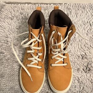 Women’s Timberland High Top / Boot size 9.5
